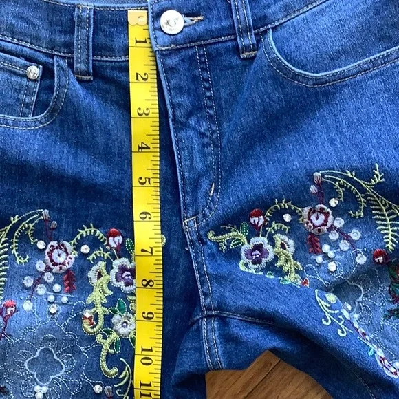 Venus Embroidered Cropped Ankle Blue Jeans - Picture 9 of 11